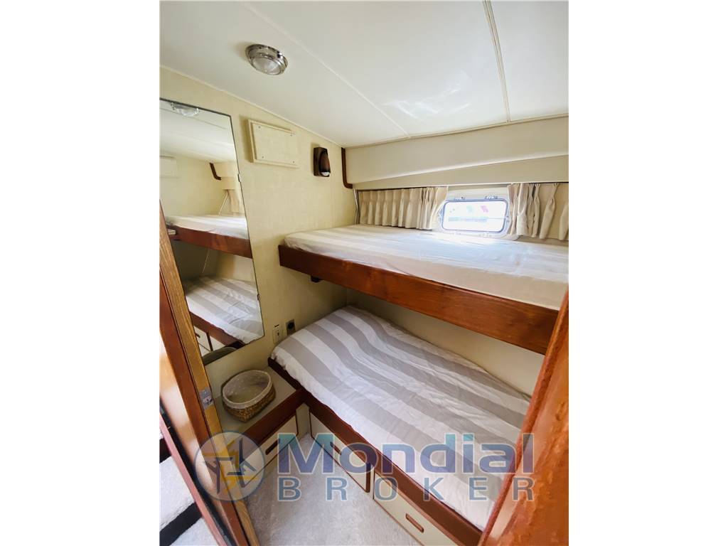Bertram yacht 38 fly