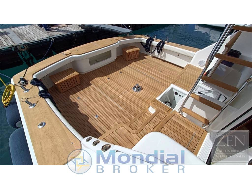 Viking 62 enclosed bridge