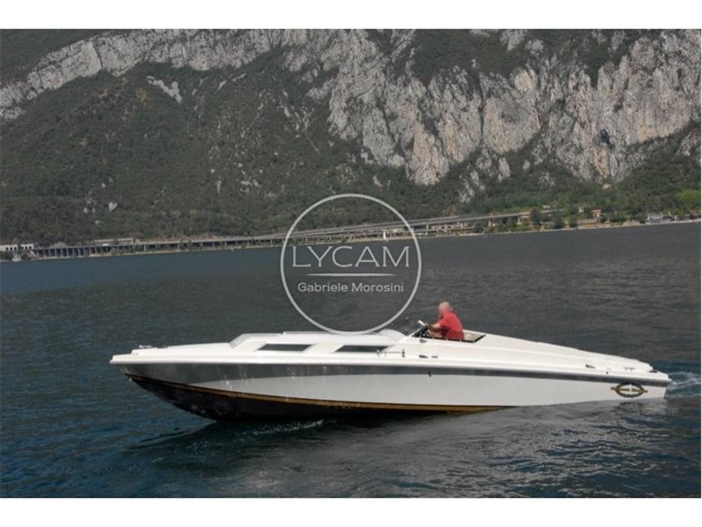 Magnum marine 27 sports sedan
