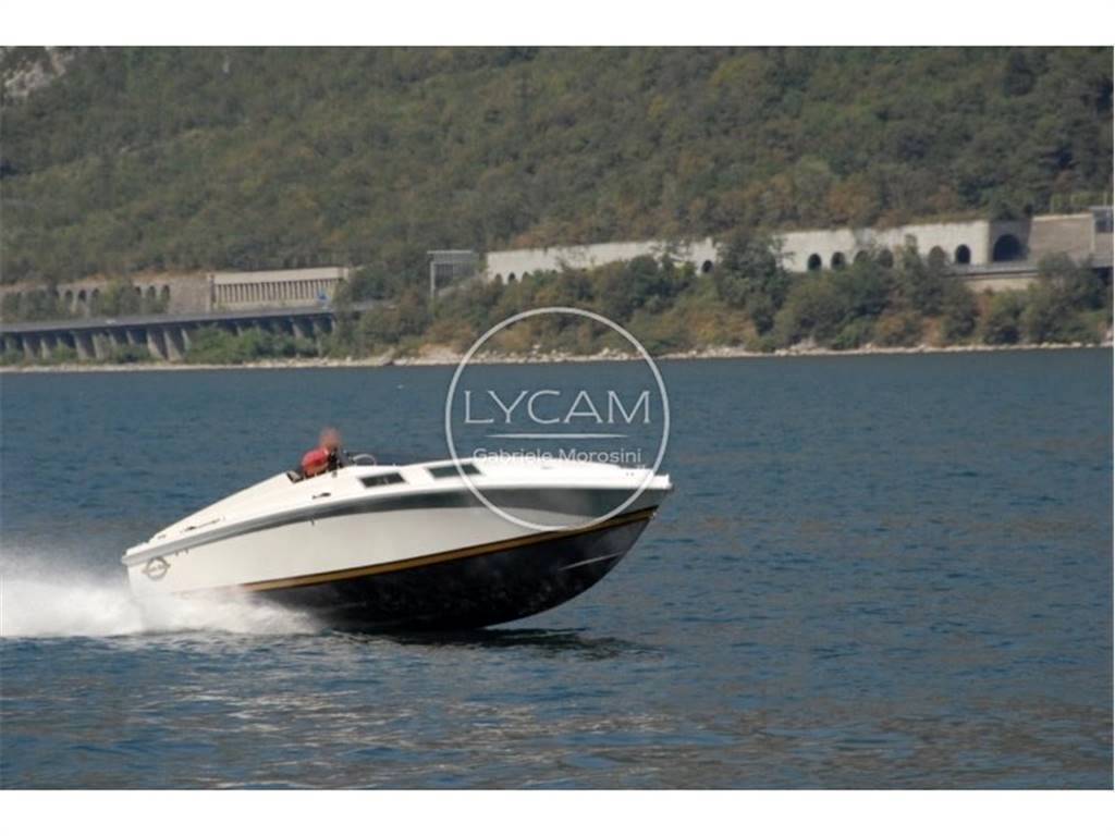 Magnum marine 27 sports sedan