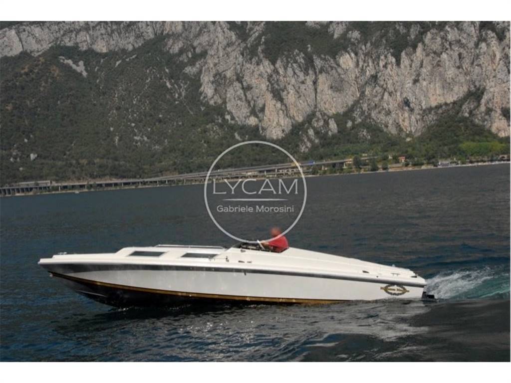 Magnum marine 27 sports sedan