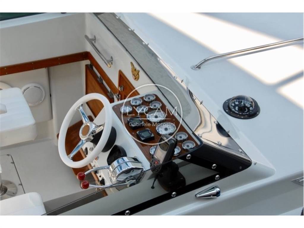 Magnum marine 27 sports sedan