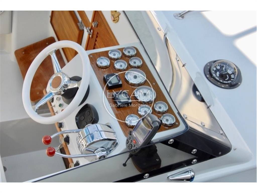 Magnum marine 27 sports sedan