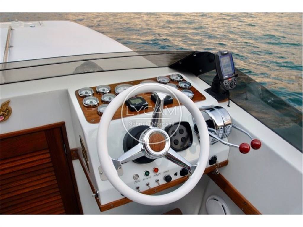 Magnum marine 27 sports sedan