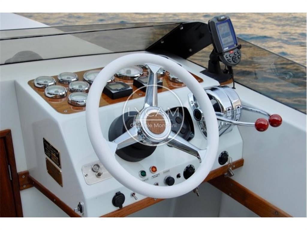 Magnum marine 27 sports sedan