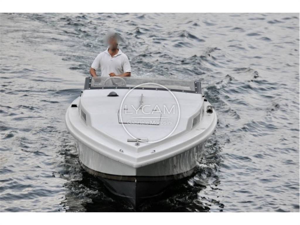 Magnum marine 27 sports sedan