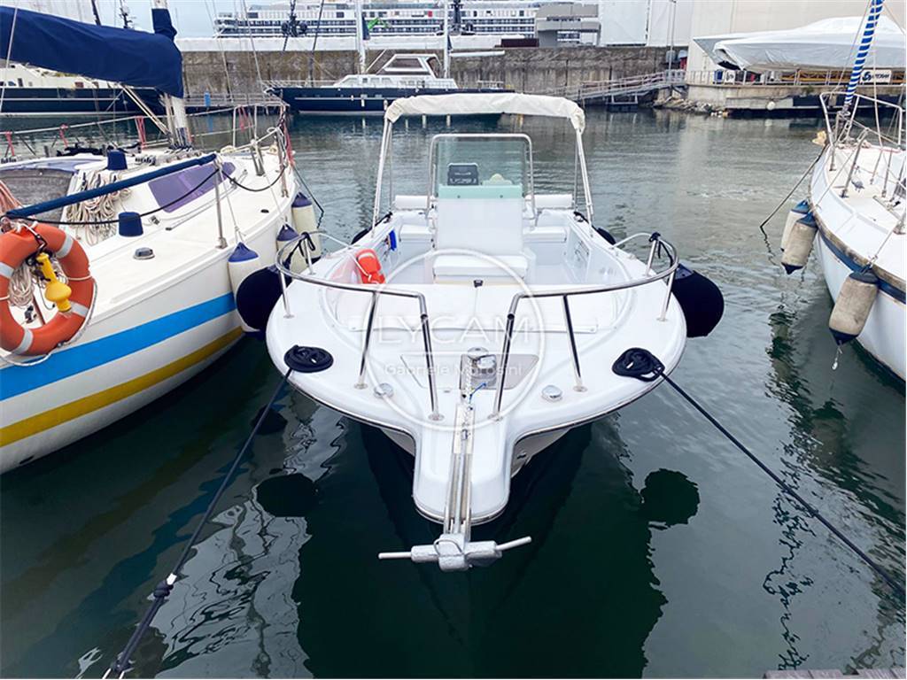 Chantier naval kelt White shark 215