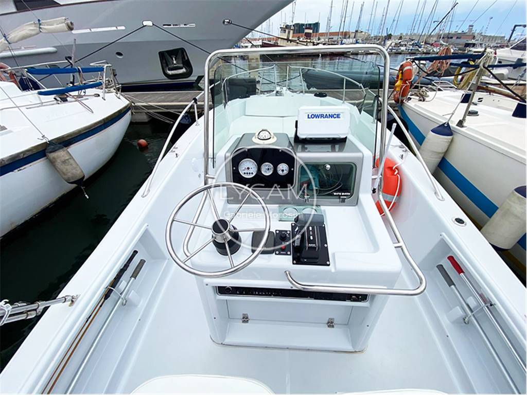 Chantier naval kelt White shark 215