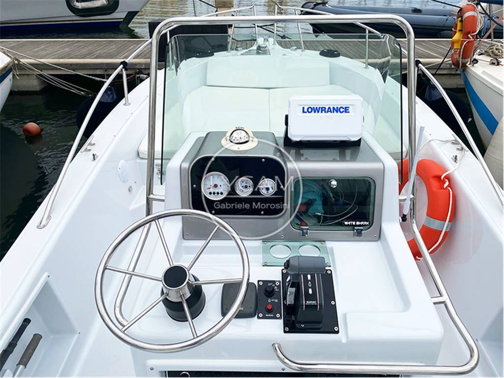 Chantier naval kelt White shark 215