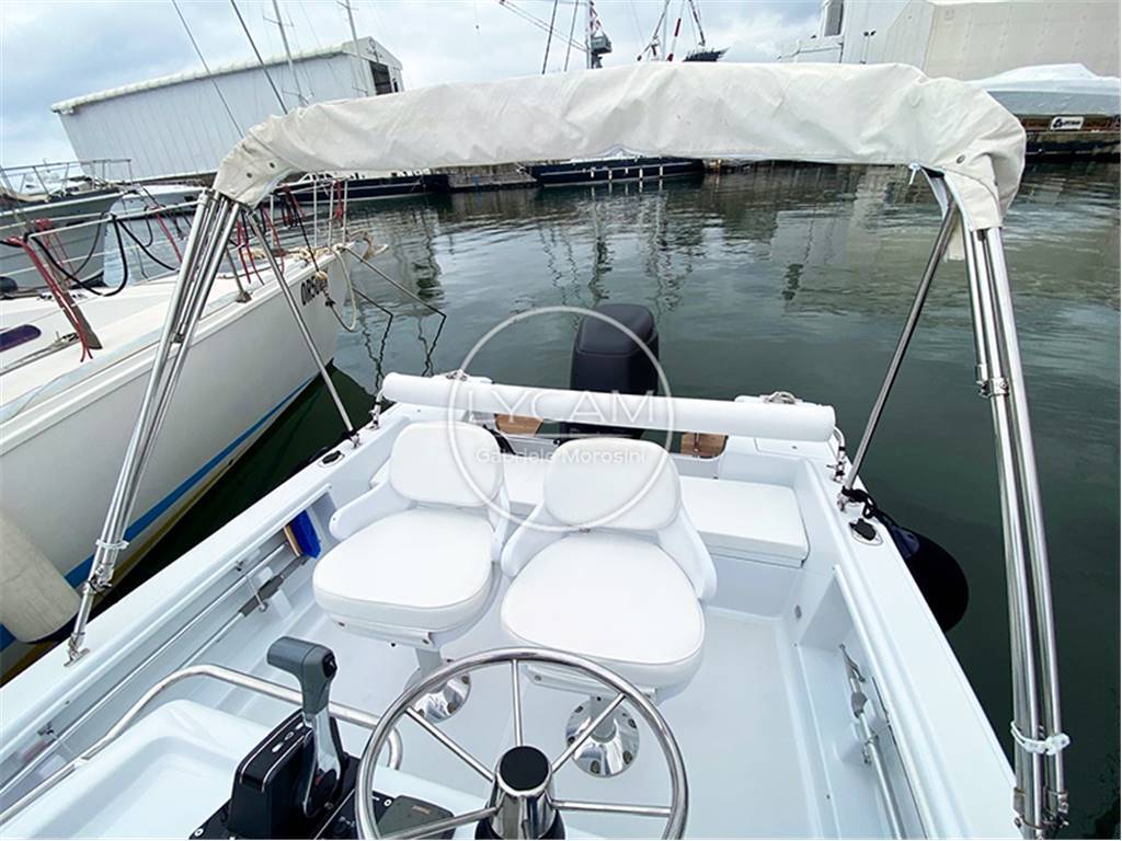 Chantier naval kelt White shark 215