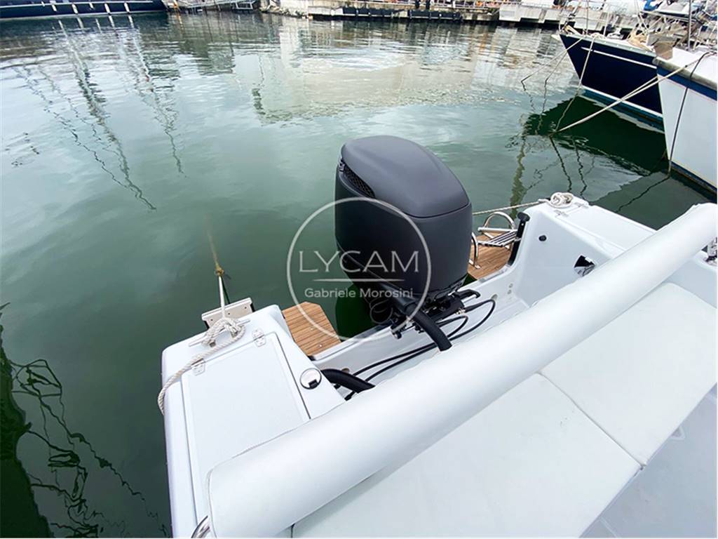 Chantier naval kelt White shark 215