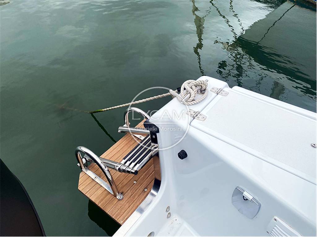 Chantier naval kelt White shark 215