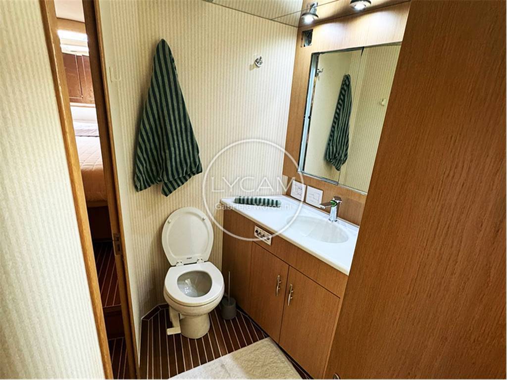 Hatteras 65 enclosed