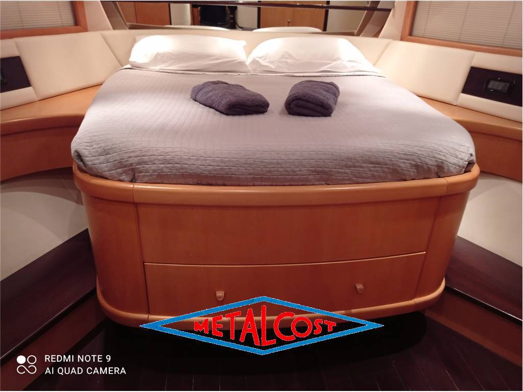 Pershing 76