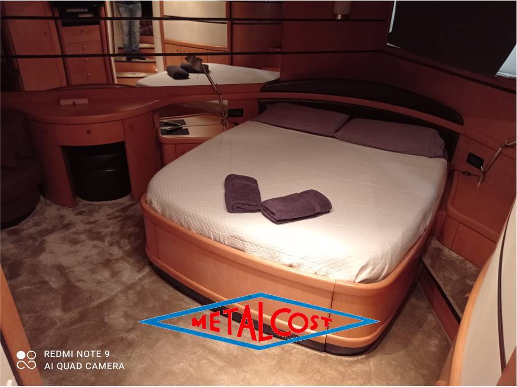 Pershing 76