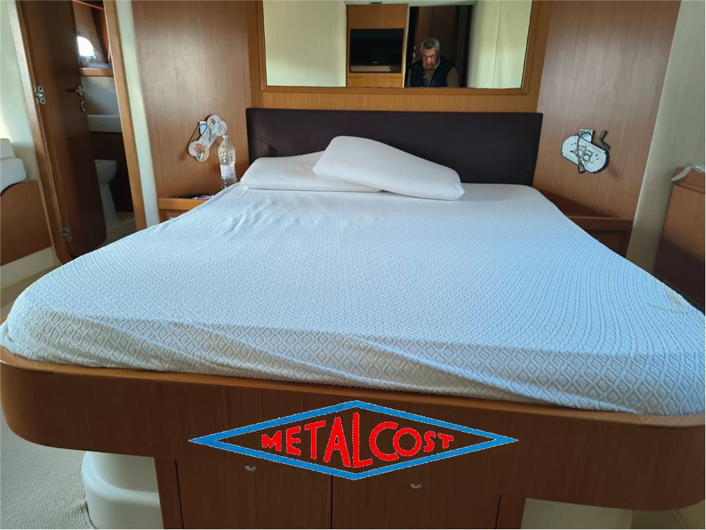 Ferretti 592