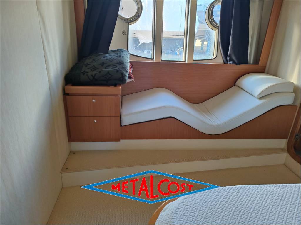 Ferretti 592