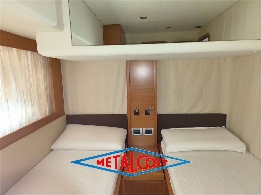 Ferretti 592