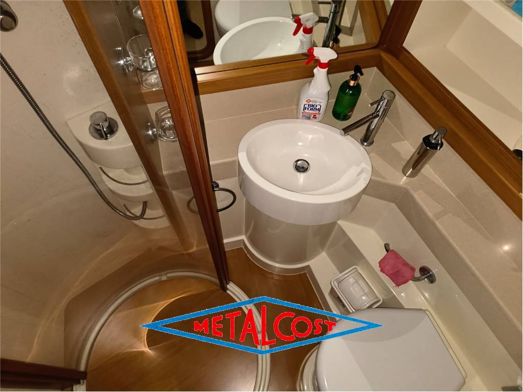 Ferretti 592