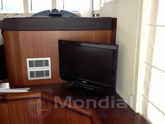 Cantieri estensi Maine 530 fly