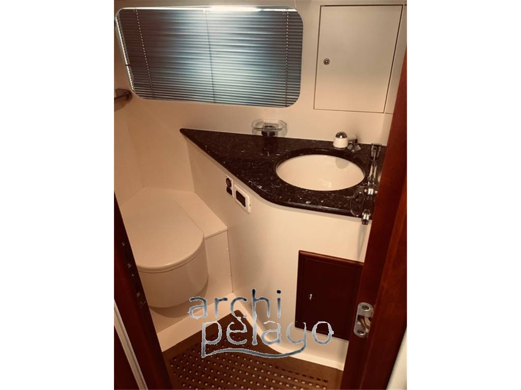Uniesse marine 48' t-top