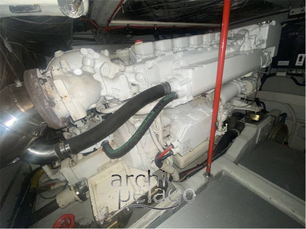 Uniesse marine 48' t-top