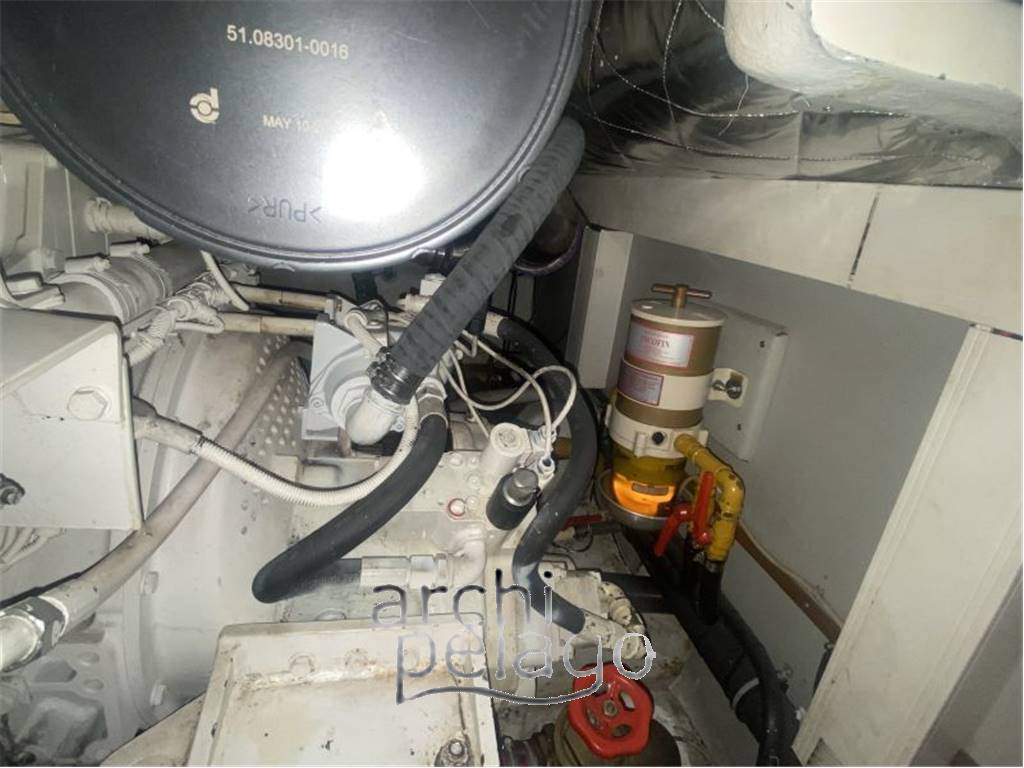 Uniesse marine 48' t-top