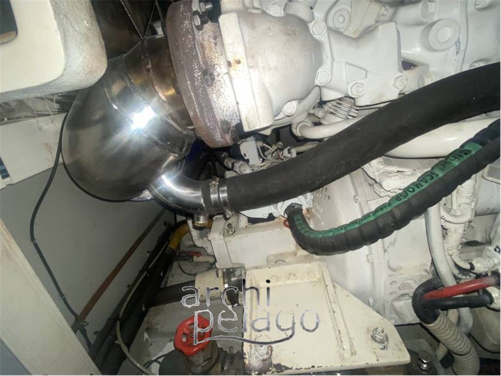 Uniesse marine 48' t-top