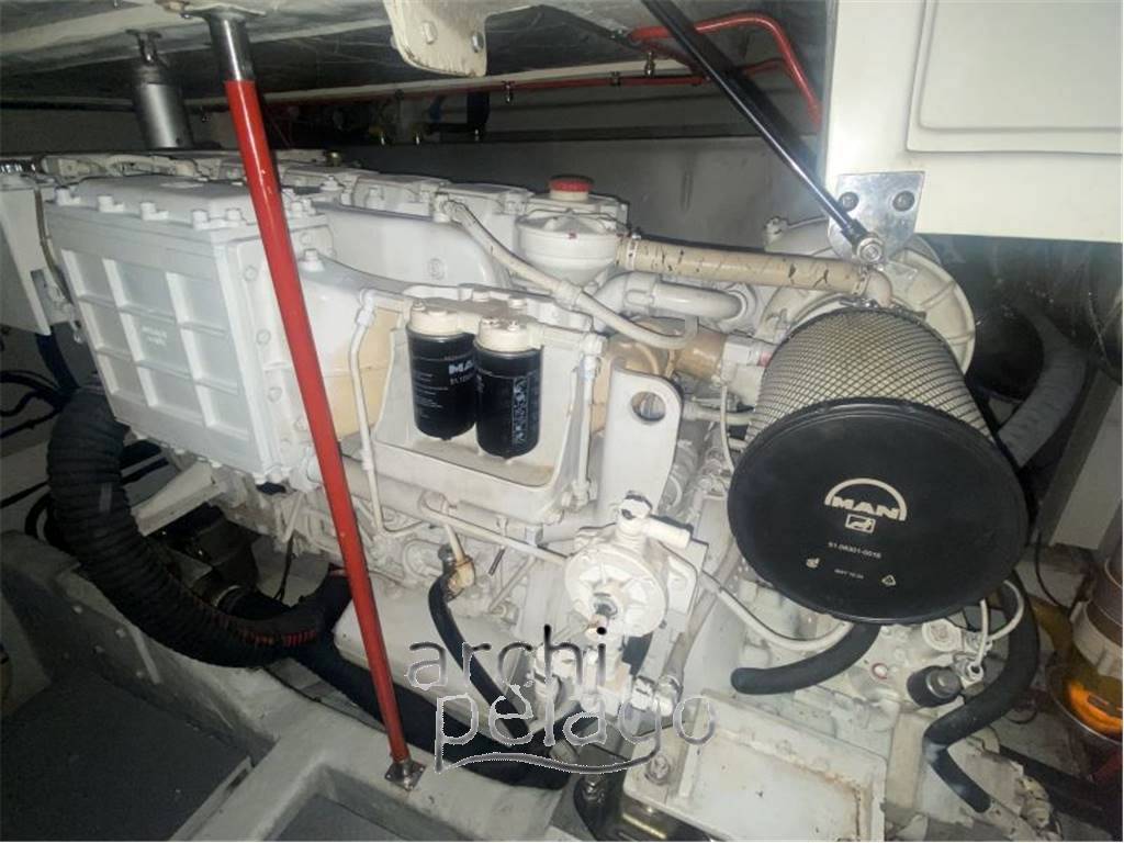 Uniesse marine 48' t-top
