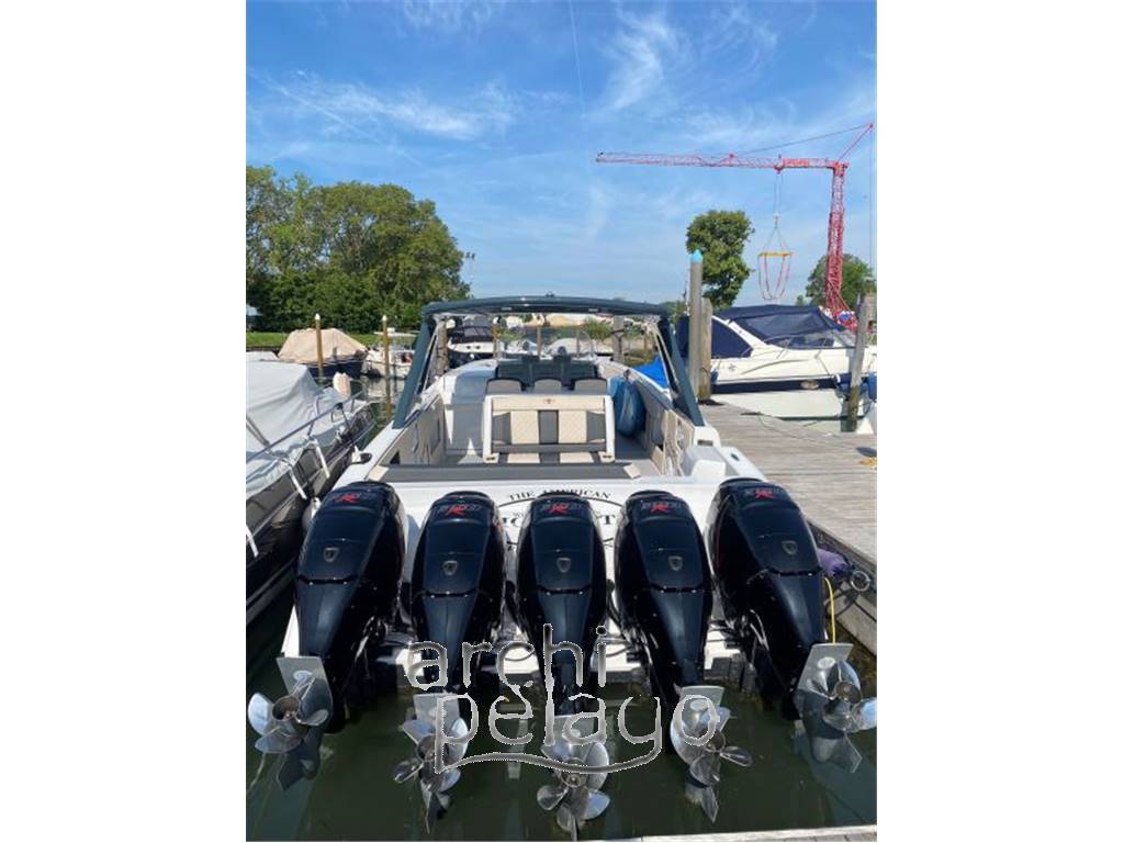 Cigarette racing team llc Huntress 42'