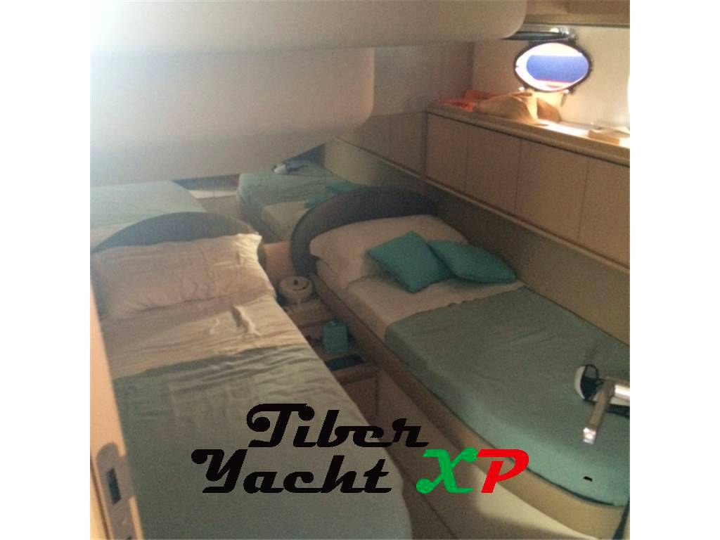 Pershing 50 - linea d'asse - barca in rimessaggi