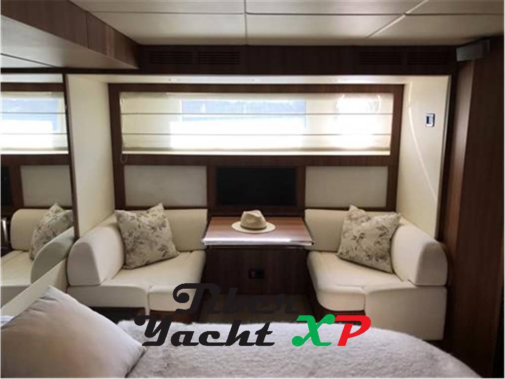 Riva 75 venere - barca in esclusiva