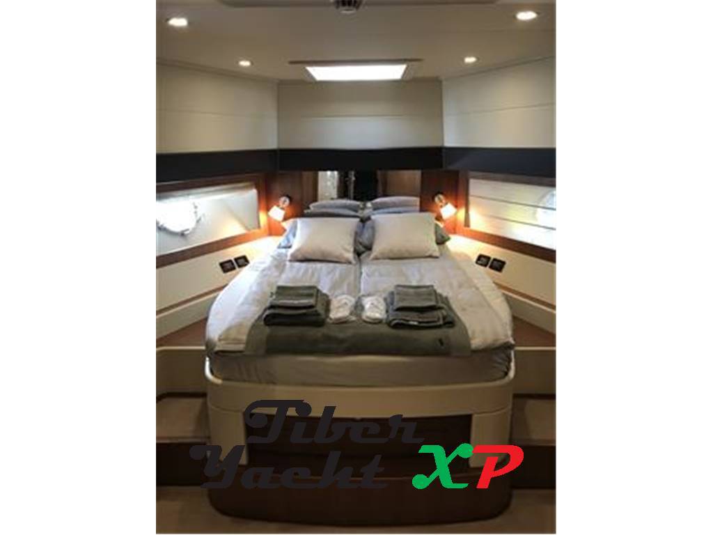 Riva 75 venere - barca in esclusiva