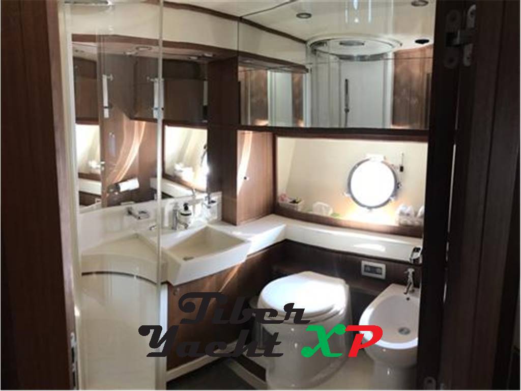 Riva 75 venere - barca in esclusiva
