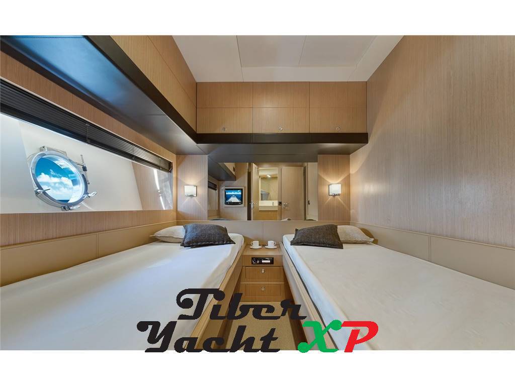 Riva 75 venere - barca in esclusiva