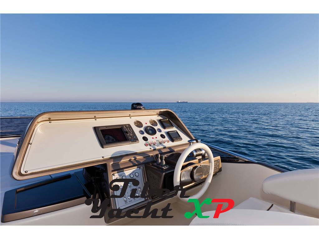 Riva 75 venere - barca in esclusiva