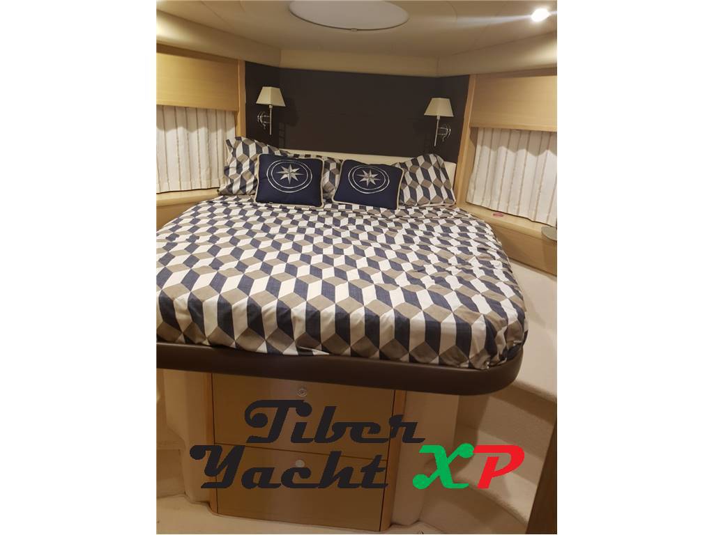 Princess V45 - barca in cantiere da noi