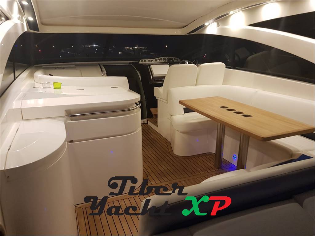 Princess V45 - barca in cantiere da noi