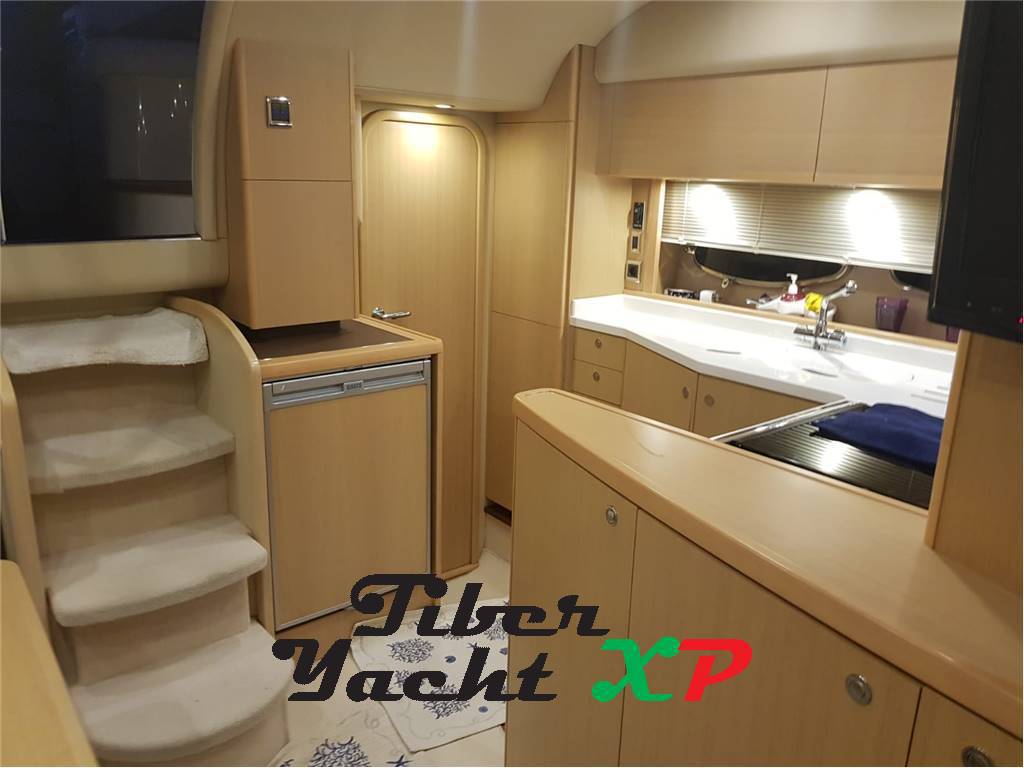 Princess V45 - barca in cantiere da noi