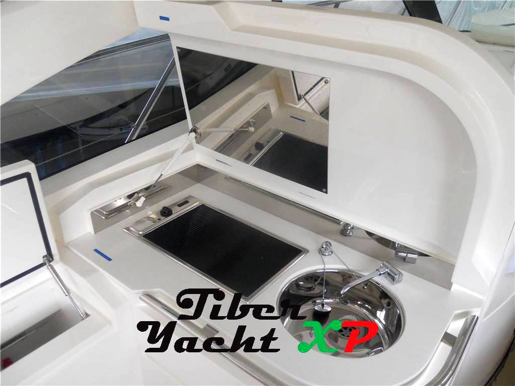 Princess V45 - barca in cantiere da noi