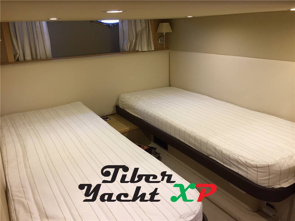 Princess V45 - barca in cantiere da noi