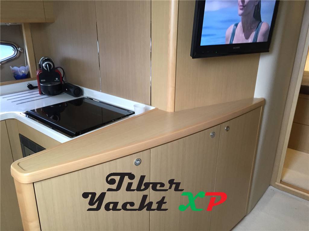 Princess V45 - barca in cantiere da noi