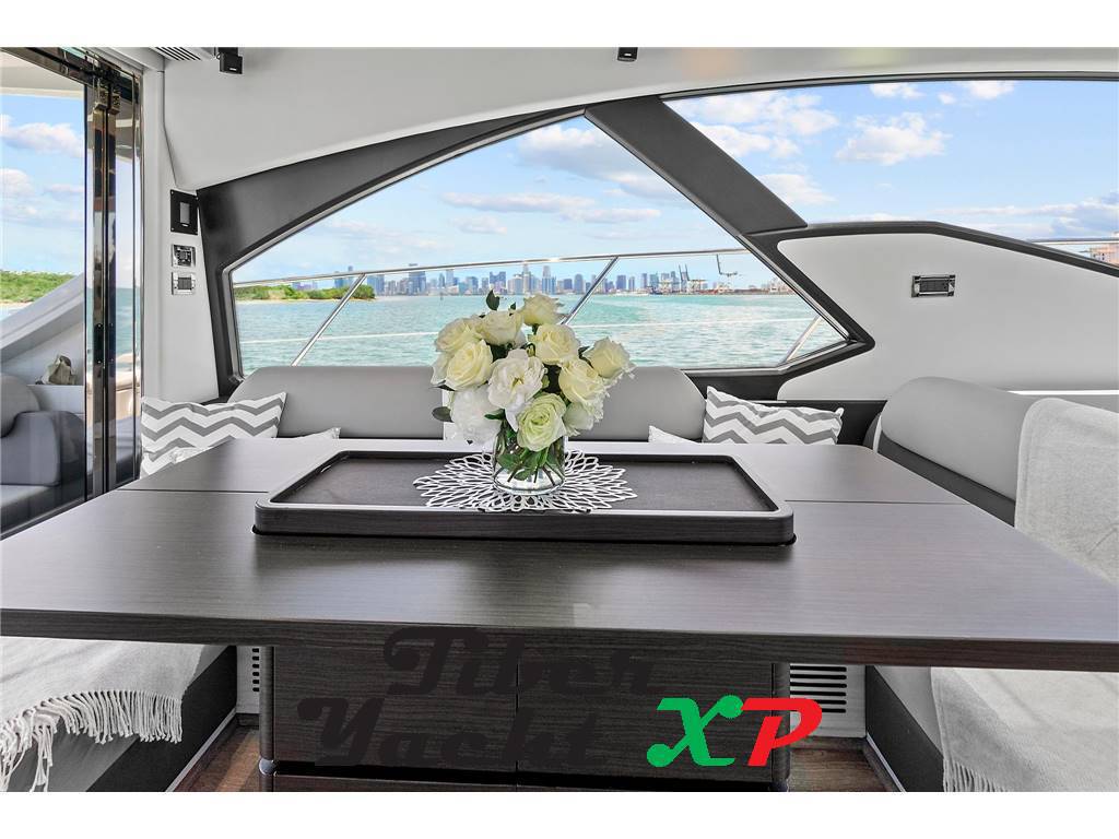 Azimut 55s hard top
