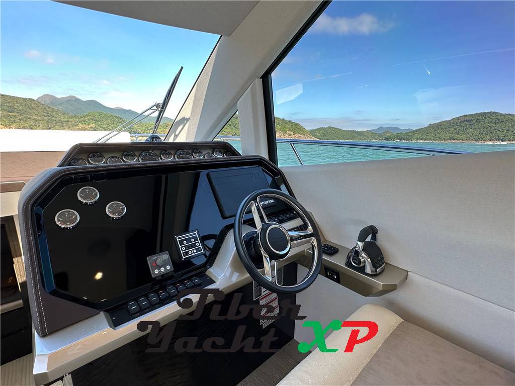 Azimut 55s hard top