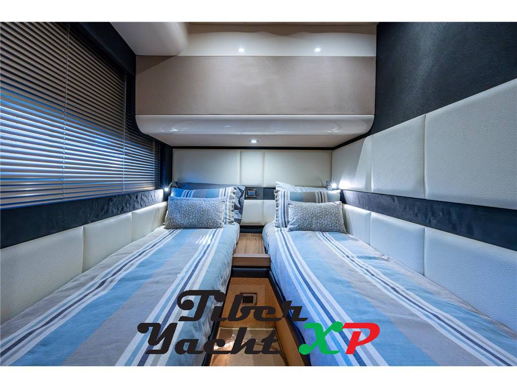Azimut 55s hard top