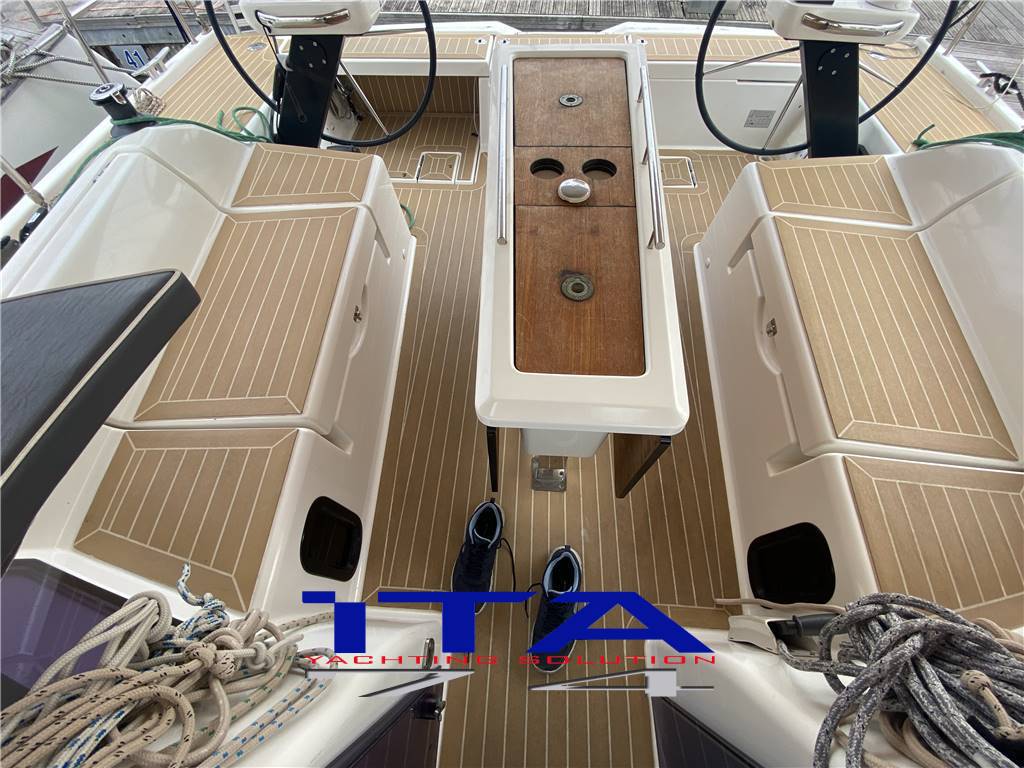 Dufour 390