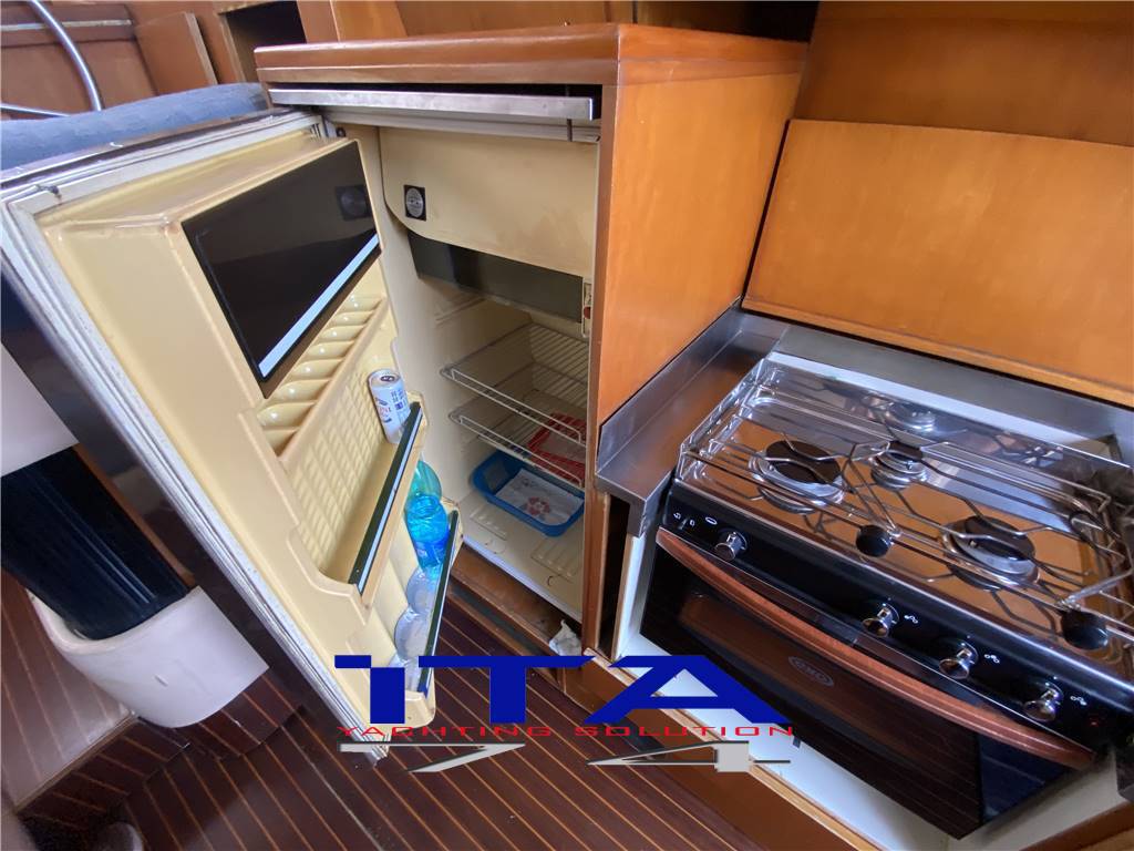Ferretti Altura 42