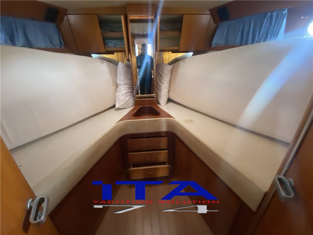 Ferretti Altura 42