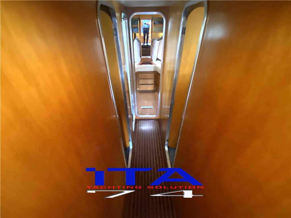 Ferretti Altura 42