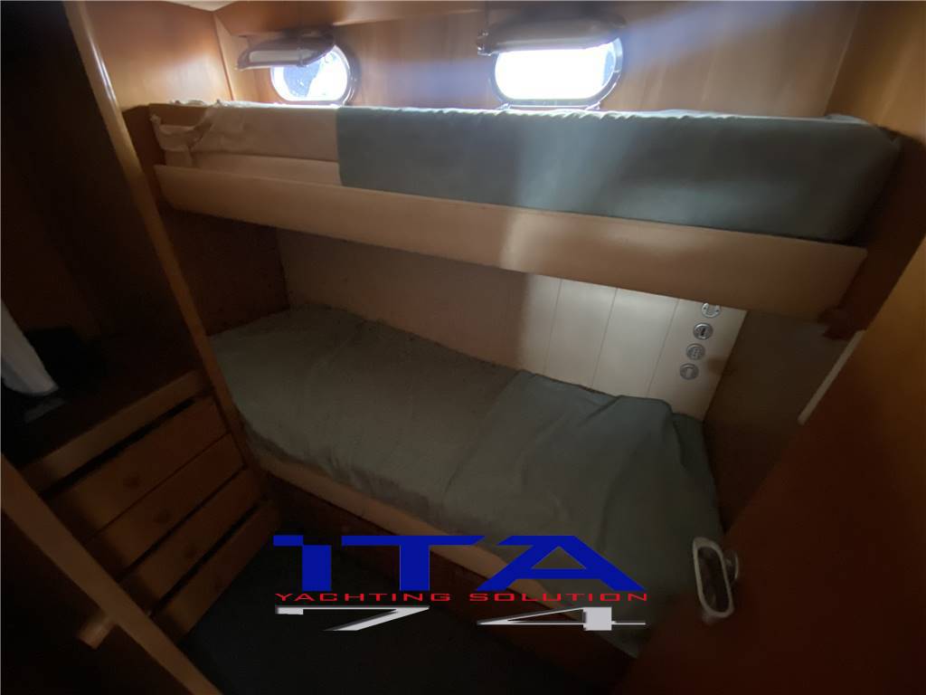 Ferretti Altura 42
